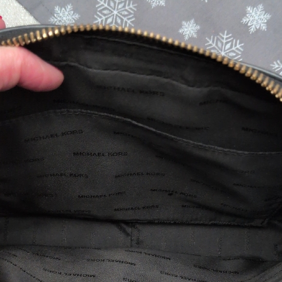 Michael Kors Classic Black Crossbody Bag - Picture 5 of 8